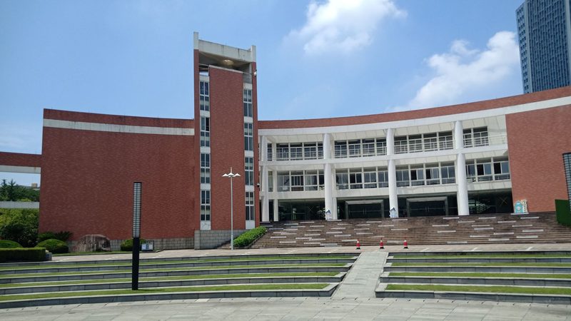 国产二极管：揭秘其在现代电子设备中的应用奥秘**